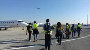 attivisti invadono pista jet privati a Milano