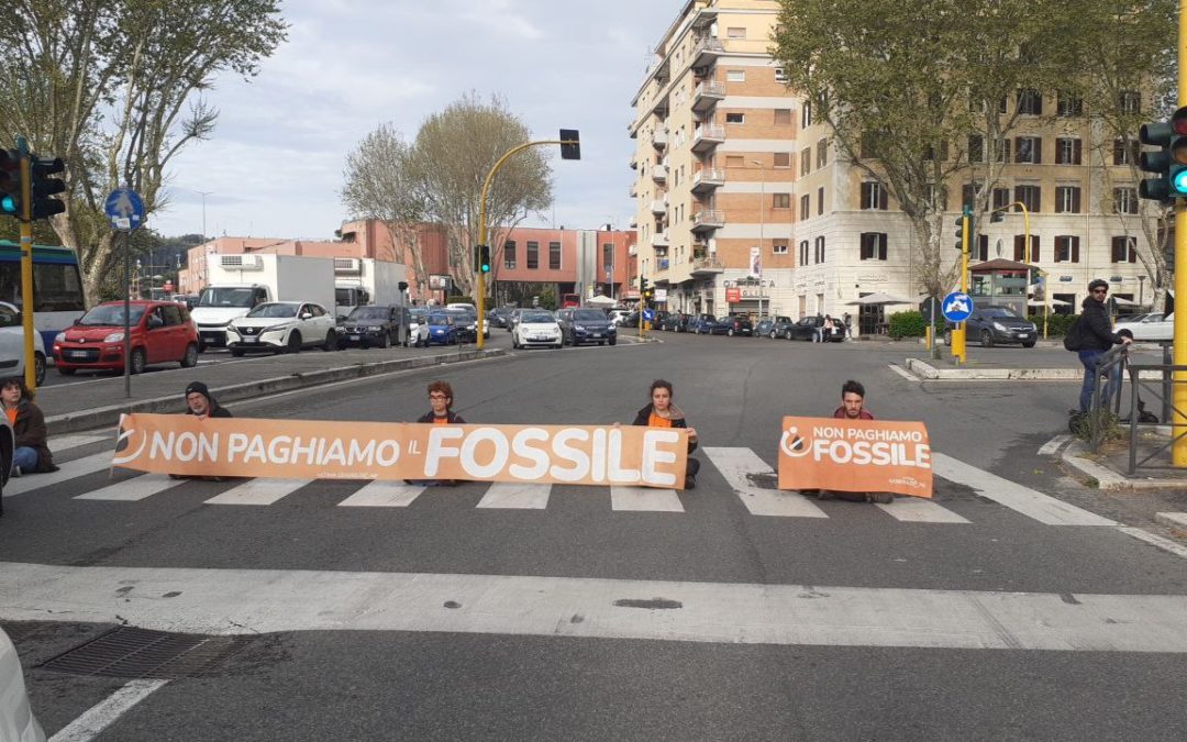 Ultima Generazione torna a Roma, blocco stradale in via Tor di Quinto