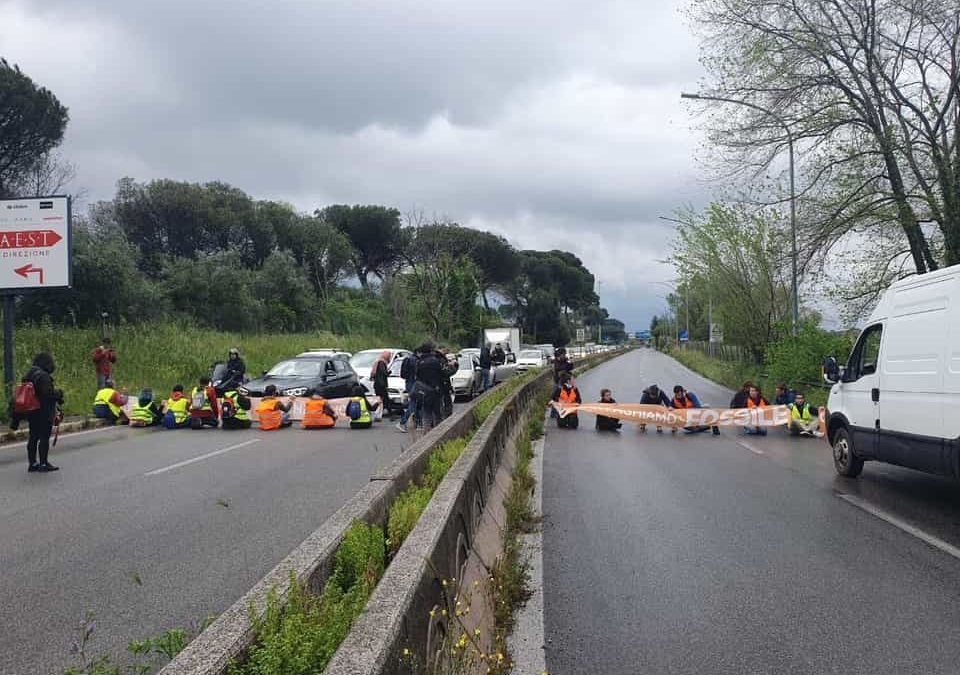 Blocco stradale sull’Appia Nuova a Roma in entrambi i sensi di marcia