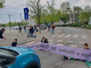 Ultima Generazione blocco stradale a Padova in zona Università