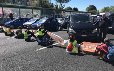 Doppio blocco stradale sul GRA a Roma