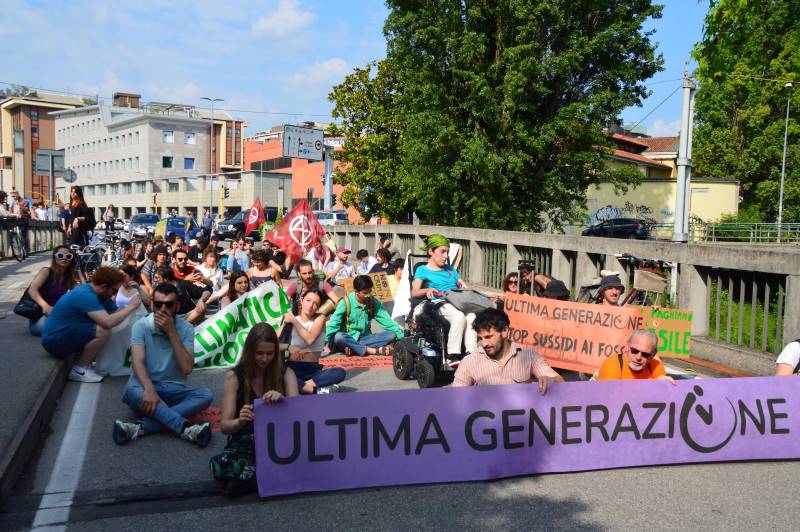 padova roma ultima generazione attivisti traffico manifestazione die-in