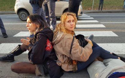 Blocco stradale a Verona, cittadine si incateno