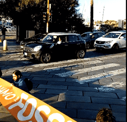 Prima volta a Cagliari, blocco stradale in via Roma