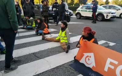 Milano, blocco stradale in Viale Lucania