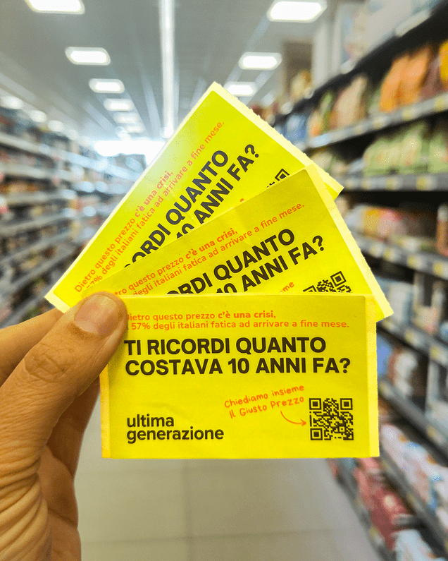 Ultima Generazione sticker boicottaggio Ultima Generazione sticker boicottaggio corsia supermercati aumento prezzi
