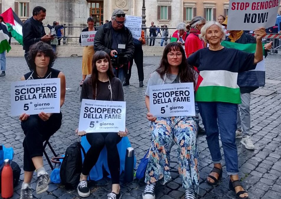 Flotilla attaccata, ma il governo denuncia tre persone in sciopero della fame